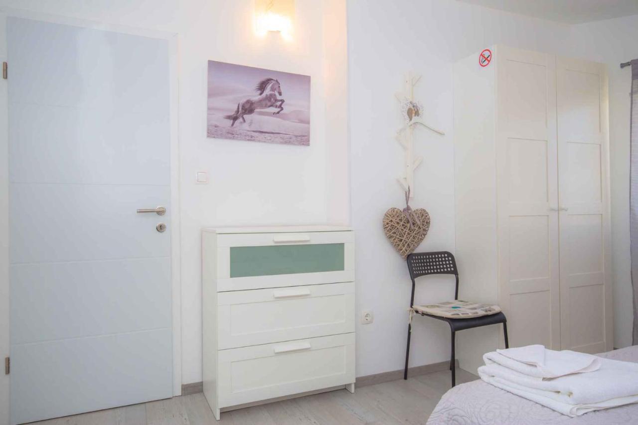 Apartments In Rogoznica 36019 외부 사진