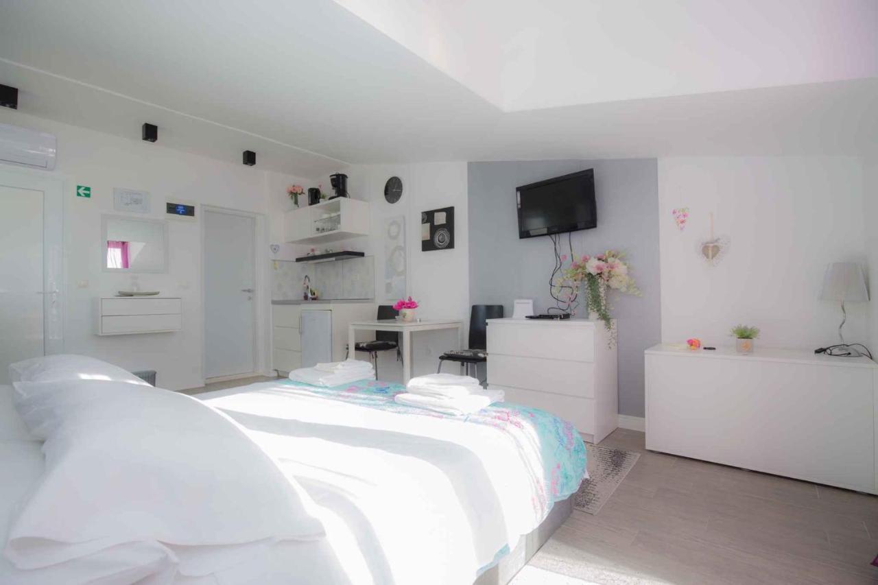 Apartments In Rogoznica 36019 외부 사진
