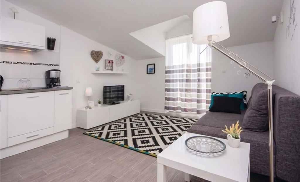 Apartments In Rogoznica 36019 외부 사진