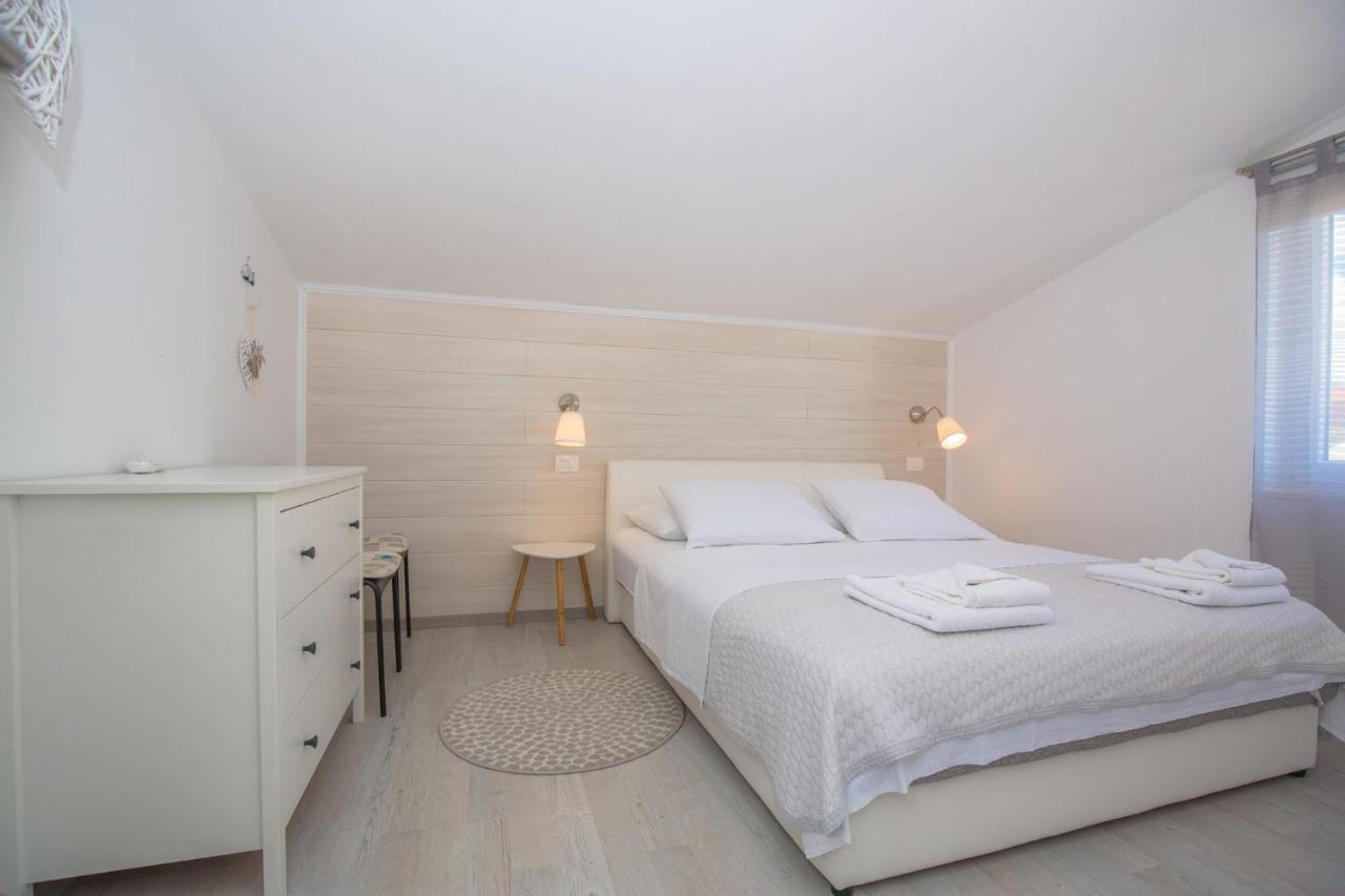 Apartments In Rogoznica 36019 외부 사진